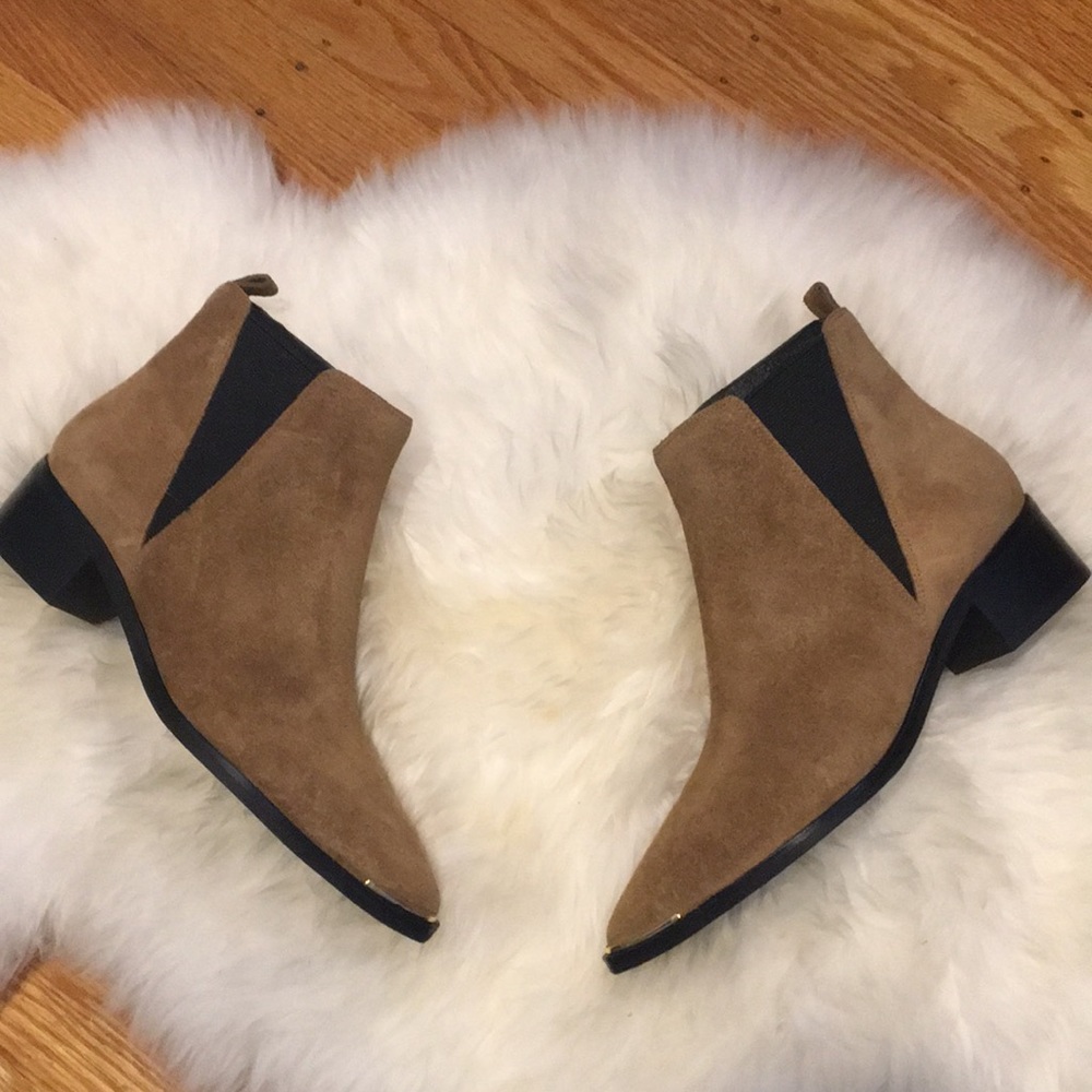 NWT Marc Fisher "Yale" Ankle Boots